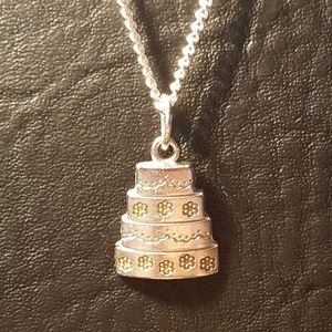 •NEW• Wedding Cake Pendant with Chain ❤️🥂